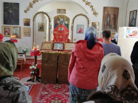 Сбор средств на печатный иконостас для храма в доме престарелых 