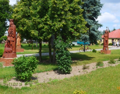 Klasztor Ojców Karmelitów - Parafia Nawiedzenia NMP – Sanktuarium Matki Bożej Patronki Żołnierzy Września