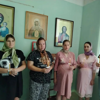СОЦИАЛЬНОЕ СЛУЖЕНИЕ: ЧТЕНИЕ АКАФИСТА И БЕСЕДА В РОДДОМЕ